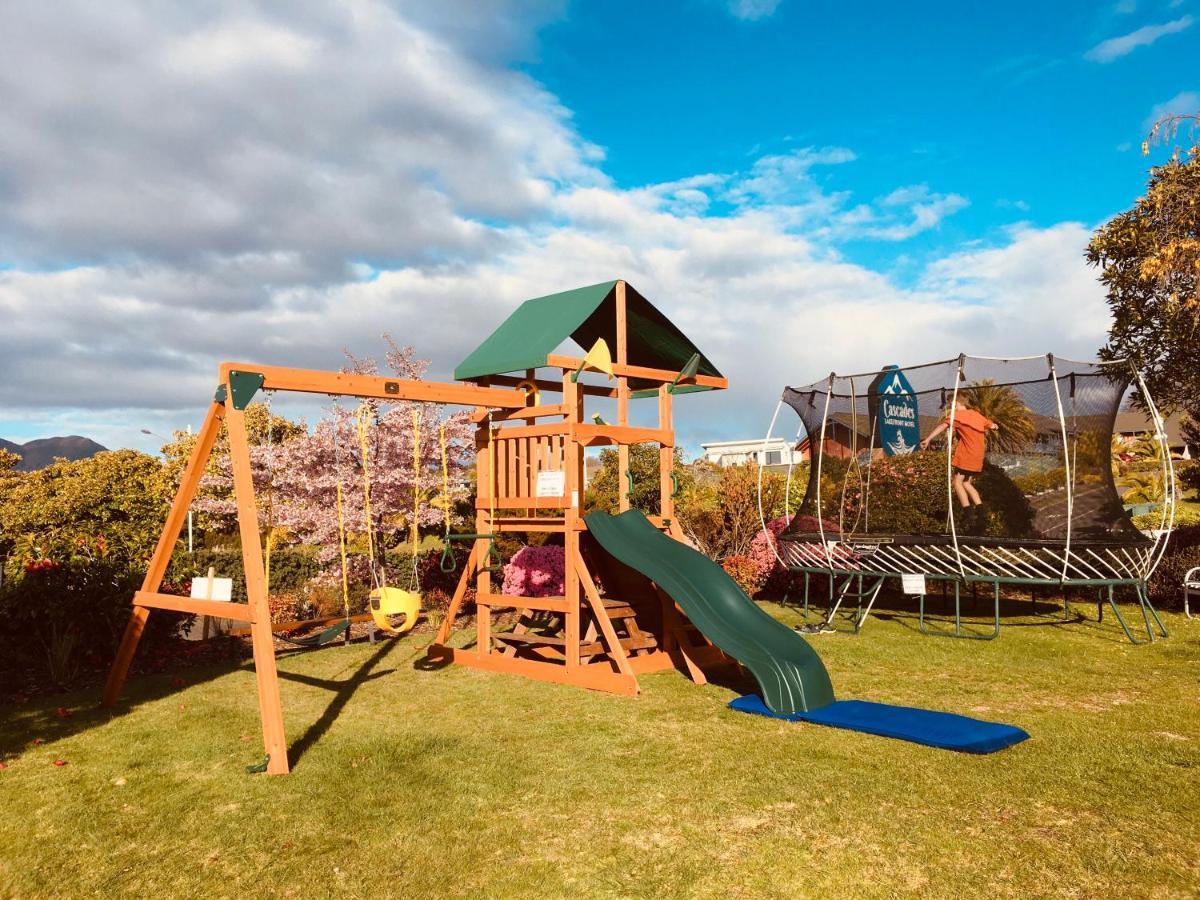 캐스케이드 레이크프런트 모텔 타우포 호 외부 사진 A backyard playground