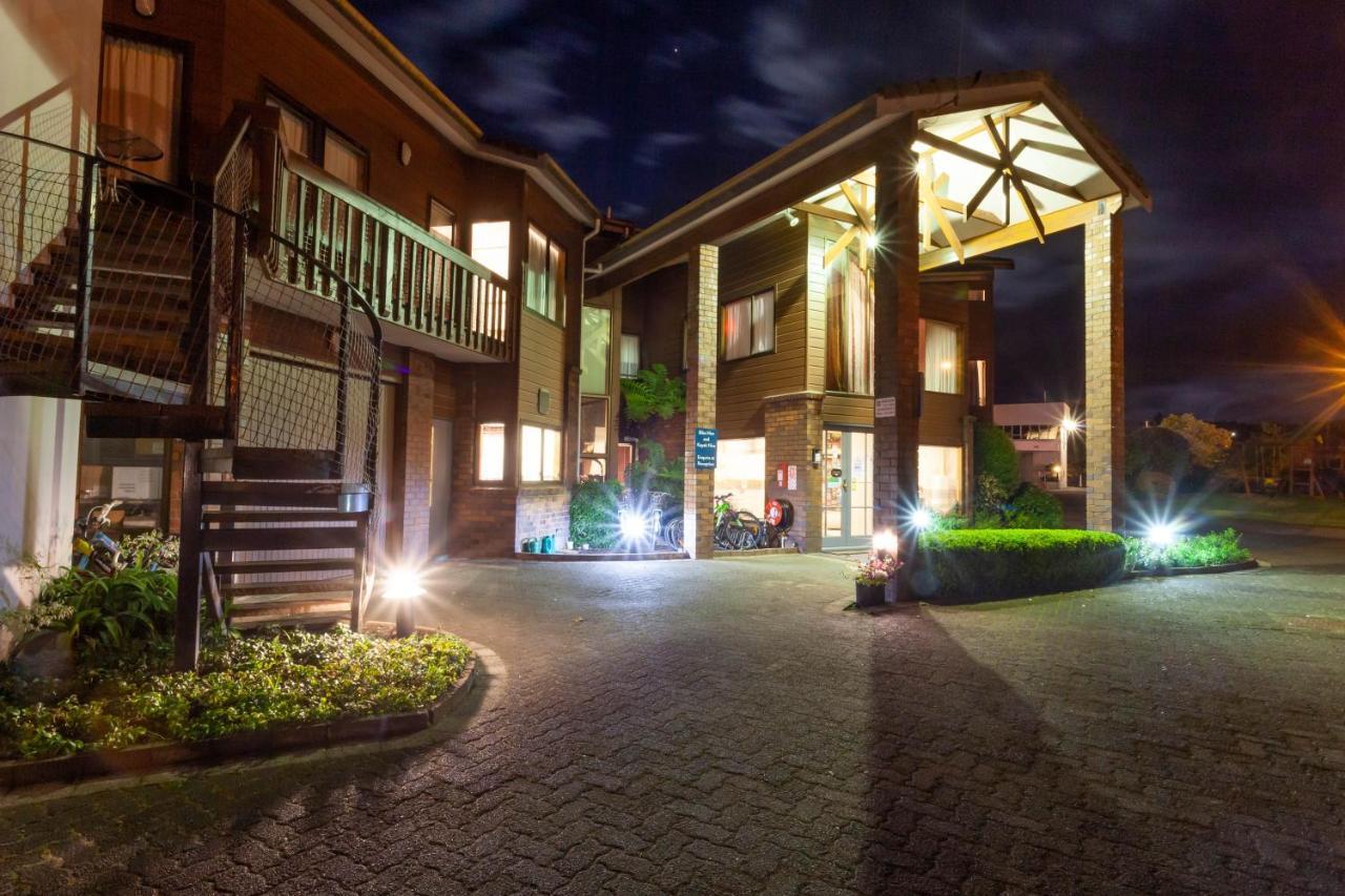 캐스케이드 레이크프런트 모텔 타우포 호 외부 사진 The entrance of the hotel
