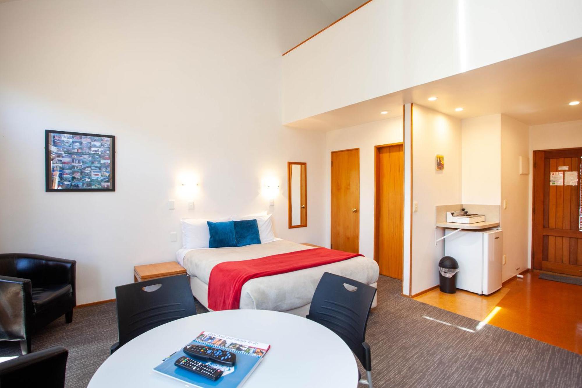캐스케이드 레이크프런트 모텔 타우포 호 객실 사진 A typical studio apartment