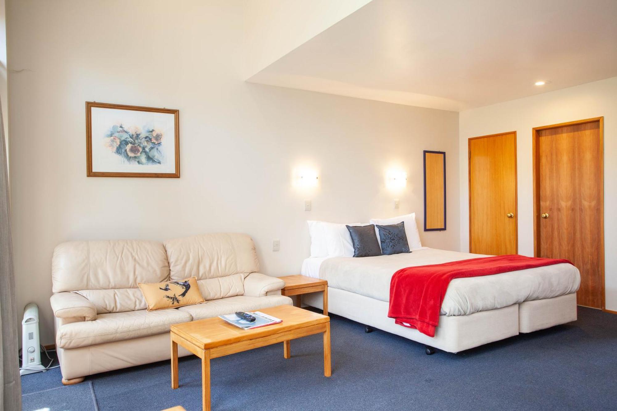 캐스케이드 레이크프런트 모텔 타우포 호 객실 사진 A typical hotel room