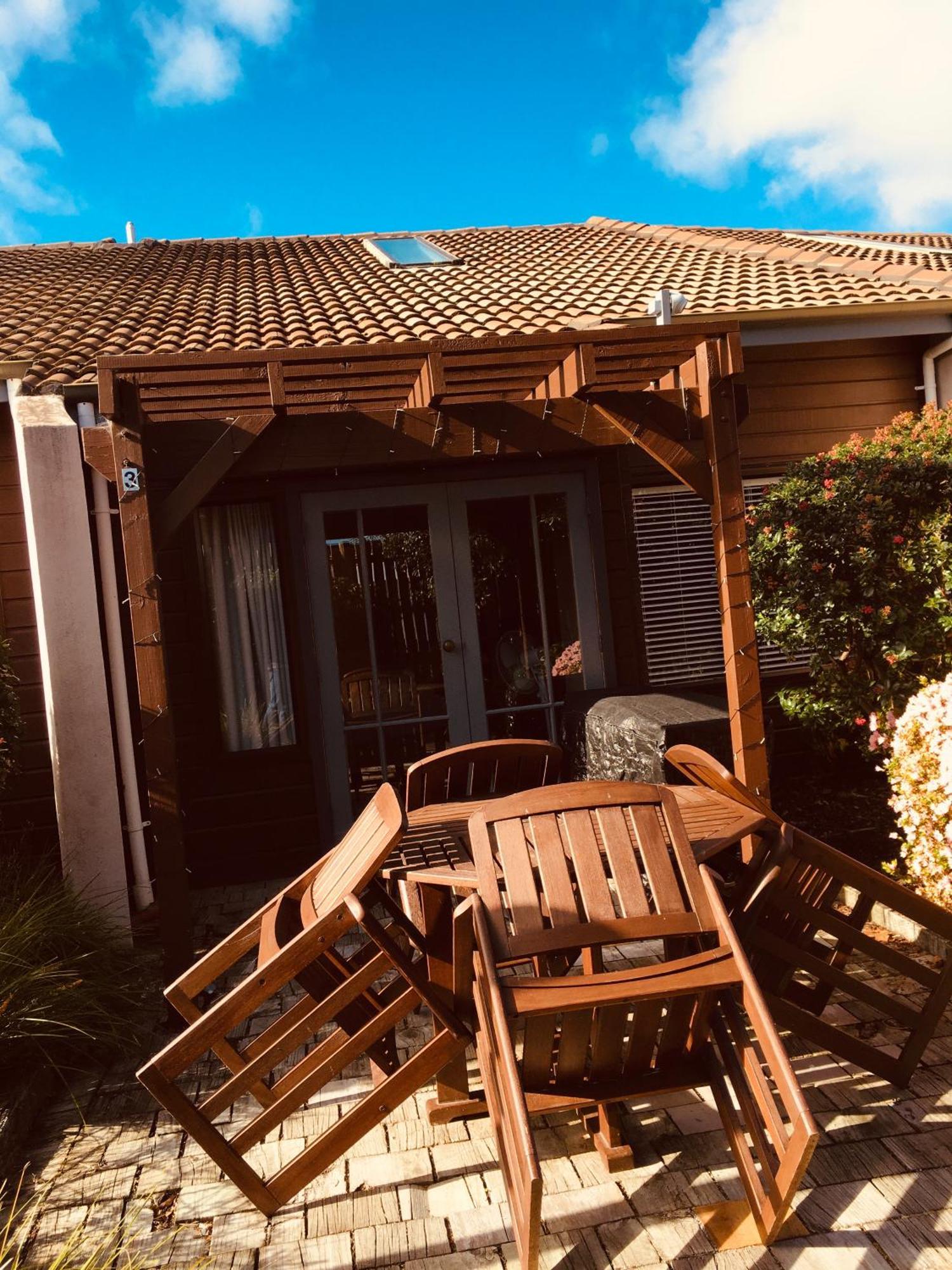 캐스케이드 레이크프런트 모텔 타우포 호 외부 사진 A pergola in Germany