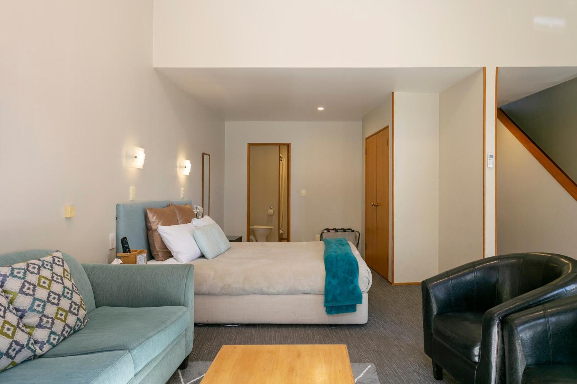 캐스케이드 레이크프런트 모텔 타우포 호 외부 사진 A typical studio apartment