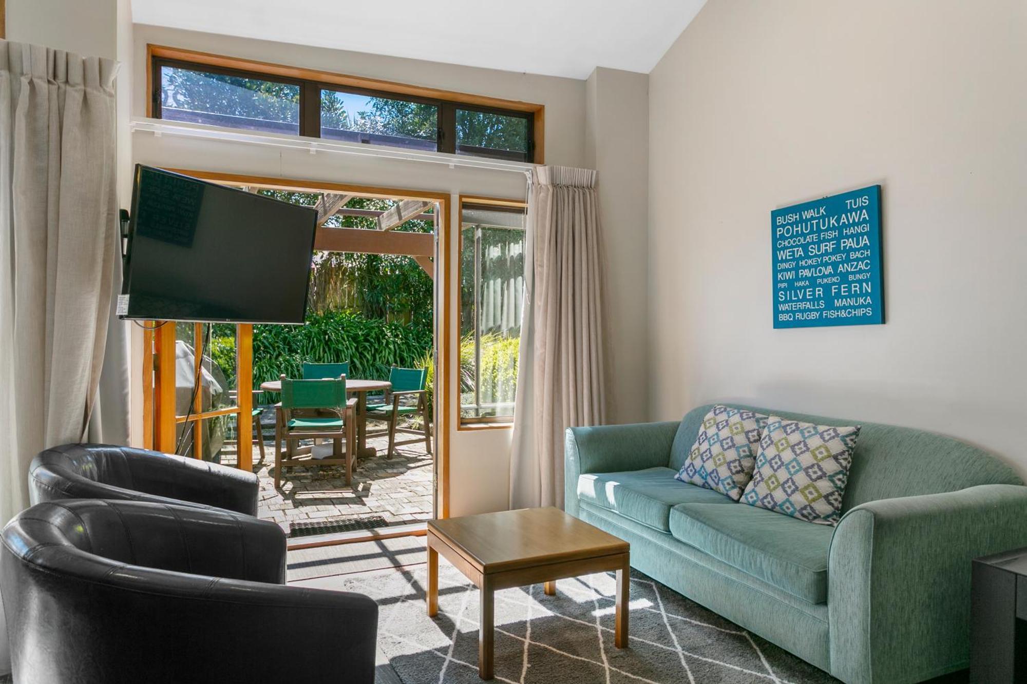 캐스케이드 레이크프런트 모텔 타우포 호 외부 사진 Living room at the Lodge