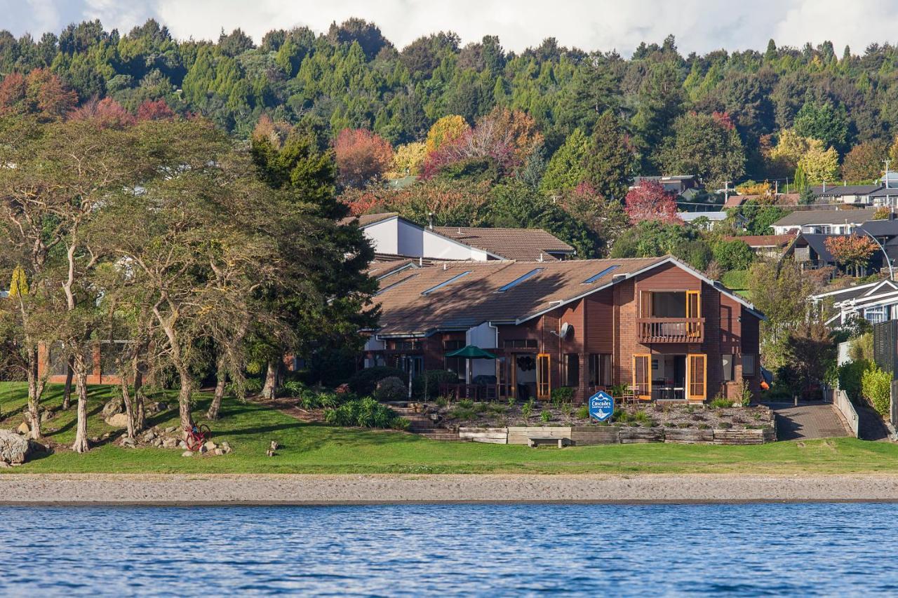 캐스케이드 레이크프런트 모텔 타우포 호 외부 사진 Residential neighborhood on the shore of Lake Stevens
